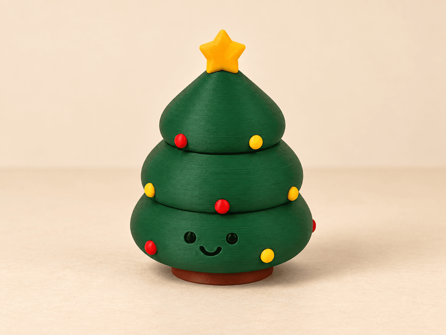 Clicker cây thông Noel xanh với ngôi sao vàng và khuôn mặt cười trên nền kem